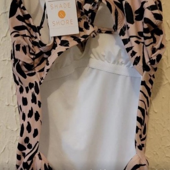 Cheetah print  One Piece SwimSuit Medium - Picture 5 of 6
